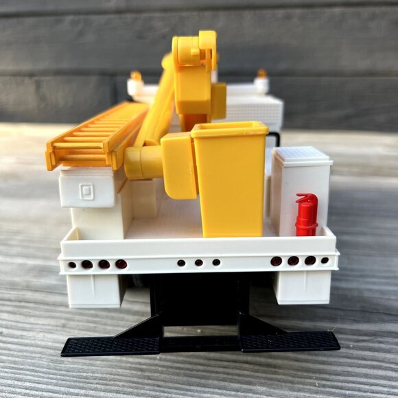 11" DG PRODUCTIONS -1995-1-1 Oregon Trail Electric Co-op Utility Bucket Truck - Picture 8 of 16